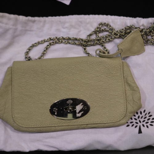 251 - Ladies Mulberry leather clutch bag, with dust bag. UK P&P Group 2 (£20+VAT for the first lot and £4+... 