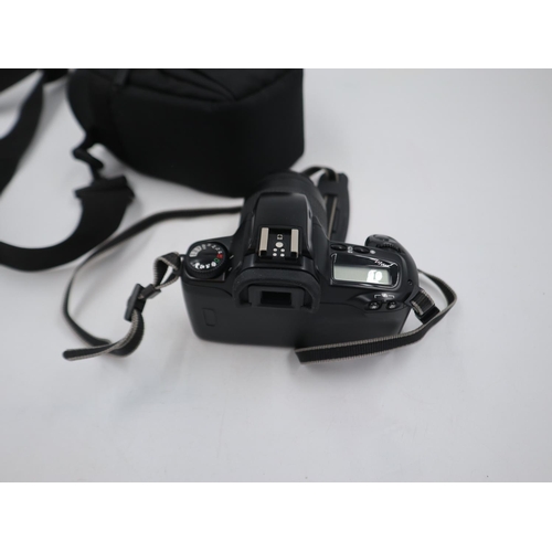 104A - Canon EOS 3000 film camera with Canon 35-80mm lens and soft case. UK P&P Group 2 (£20+VAT for the fi... 