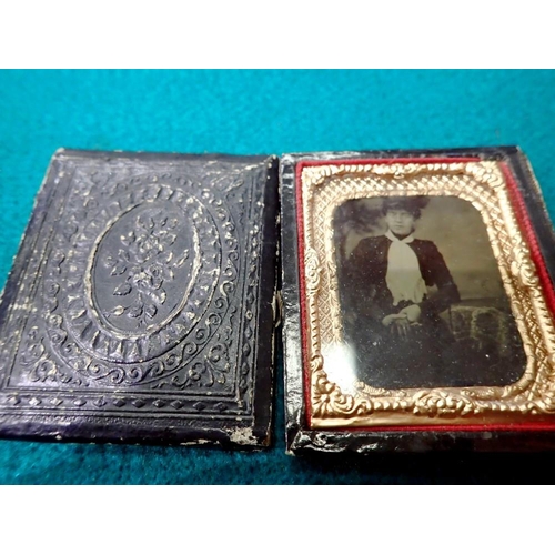 1195 - Victorian gilt cased photograph in presentation lined box, 70 x 60 mm. UK P&P Group 2 (£20+VAT for t... 