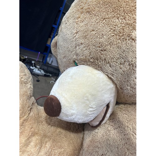 1008A - Giant teddy bear, H: 8 ft. Not available for in-house P&P