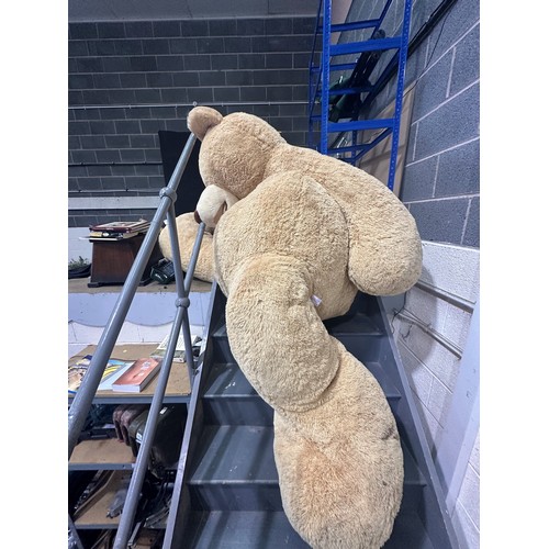 1008A - Giant teddy bear, H: 8 ft. Not available for in-house P&P