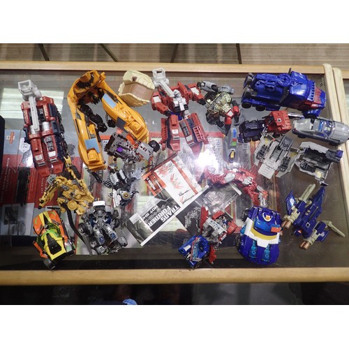 2275 - Twenty eight mixed generation, unboxed, transformers and accessories. UK P&P Group 2 (£20+VAT for th... 