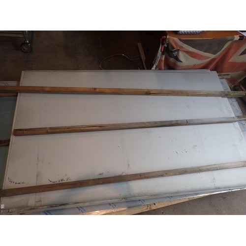 1896D - Three aluminium sheets and approximately 80 mixed steel sheets, largest 250 x 125 cm. These must be ... 