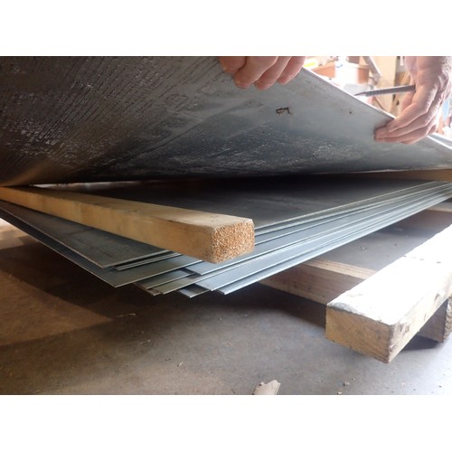 1896D - Three aluminium sheets and approximately 80 mixed steel sheets, largest 250 x 125 cm. These must be ... 