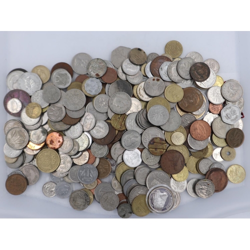 2038 - Mixed UK and world coins. UK P&P Group 1 (£16+VAT for the first lot and £2+VAT for subsequent lots)