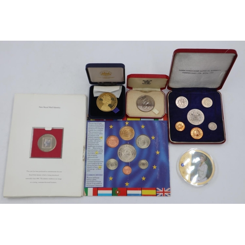 2044 - Sierra Leone Independence currency set and other mixed coins and commemoratives. UK P&P Group 1 (£16... 