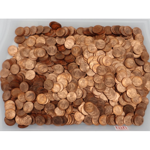 2047 - Approximately 11kg of uncirculated 1967 copper pennies. Not available for in-house P&P