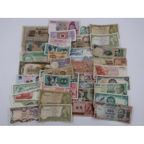 2049 - Mixed banknotes including Chinese examples. UK P&P Group 1 (£16+VAT for the first lot and £2+VAT for... 