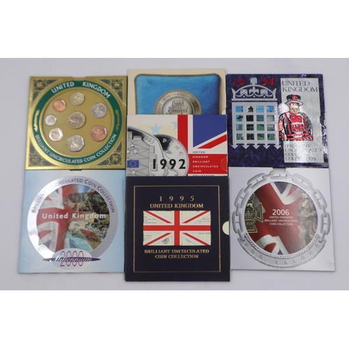 2055 - Seven brilliant uncirculated coin sets, 1992-2006. UK P&P Group 1 (£16+VAT for the first lot and £2+... 