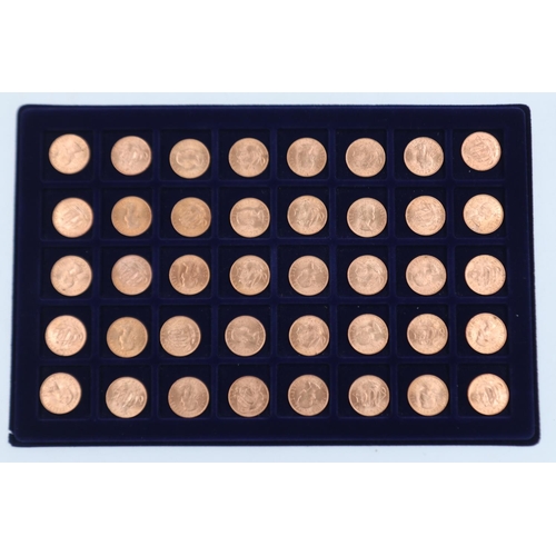 2060 - Forty pre decimal QEII halfpennies - uncirculated. UK P&P Group 1 (£16+VAT for the first lot and £2+... 