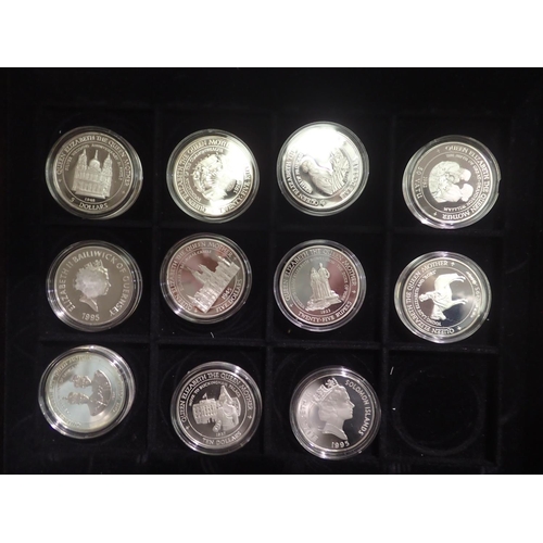 2270 - Thirty six proof Commemoratives from the Queen Elizabeth, the Queen Mother collection, no certificat... 