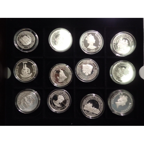 2270 - Thirty six proof Commemoratives from the Queen Elizabeth, the Queen Mother collection, no certificat... 