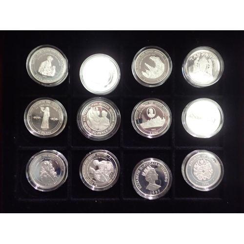 2270 - Thirty six proof Commemoratives from the Queen Elizabeth, the Queen Mother collection, no certificat... 