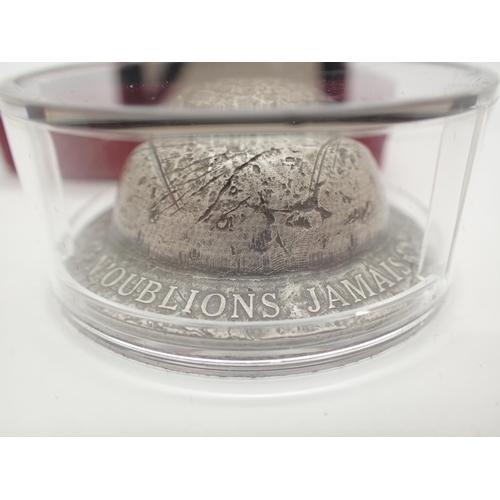 2279 - Rare Canadian 47.6g silver Lest We Forget helmet shaped 25 dollar coin. UK P&P Group 1 (£16+VAT for ... 