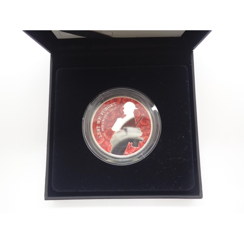 2281 - £5 silver proof Remembrance Day coin, Lest We Forget. UK P&P Group 1 (£16+VAT for the first lot and ... 