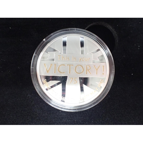 2297 - WWII silver Commemorative Victory coin. UK P&P Group 1 (£16+VAT for the first lot and £2+VAT for sub... 