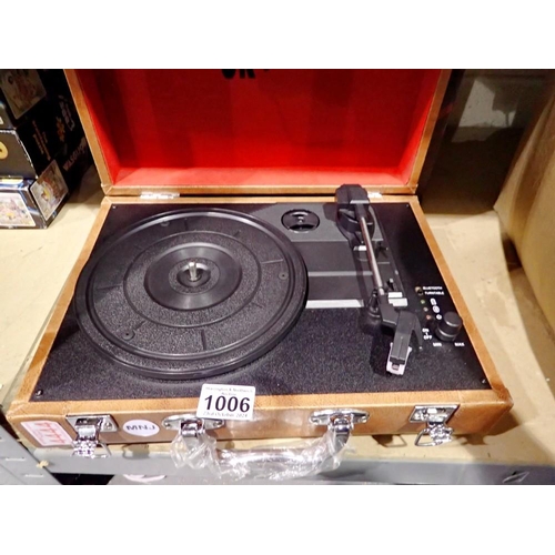 1006 - Bluetooth portable turntable with battery, boxed and working. Not available for in-house P&P