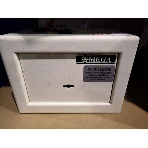 1051 - Omega steel safe with two keys, 25 x 18 x 18 cm. Not available for in-house P&P