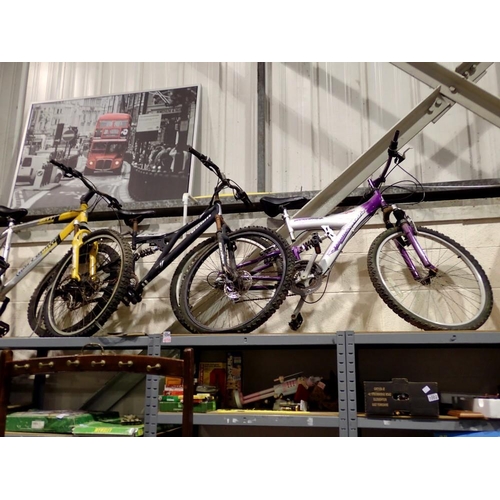 1054 - Three adult bikes for restoration. Not available for in-house P&P