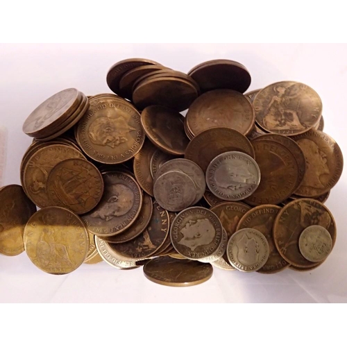 1078 - Box of mixed British coins including silver. UK P&P Group 1 (£16+VAT for the first lot and £2+VAT fo... 