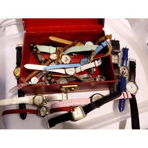 1112 - Locking box containing mainly ladies modern wristwatches. UK P&P Group 2 (£20+VAT for the first lot ... 