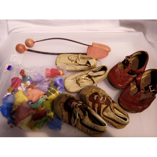 1124 - Three pairs of vintage childrens shoes, shoe stretchers and Disney figurines. UK P&P Group 2 (£20+VA... 