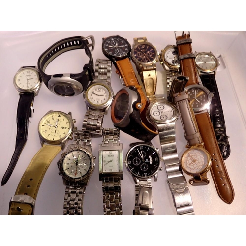 1132 - Selection of various modern gents wristwatches including a DWC example. UK P&P Group 1 (£16+VAT for ... 