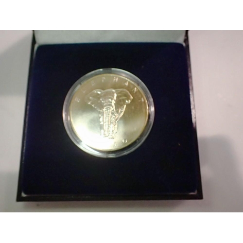 1134 - Boxed gold plated Elephant commemorative coin. UK P&P Group 1 (£16+VAT for the first lot and £2+VAT ... 