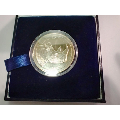 1135 - Boxed gold plated Rhino commemorative coin. UK P&P Group 1 (£16+VAT for the first lot and £2+VAT for... 