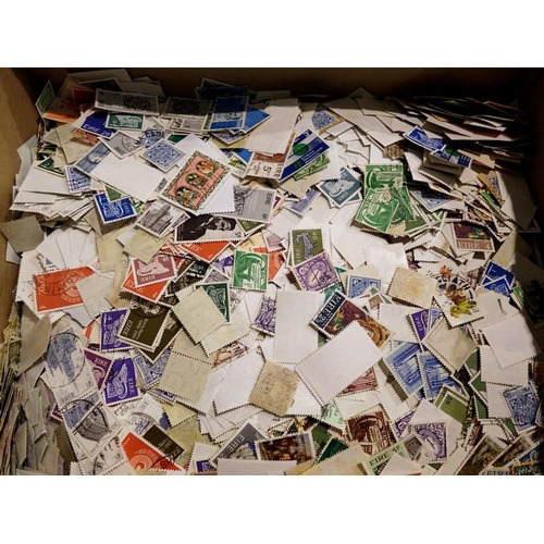 1145 - Quantity of loose Irish stamps. UK P&P Group 1 (£16+VAT for the first lot and £2+VAT for subsequent ... 