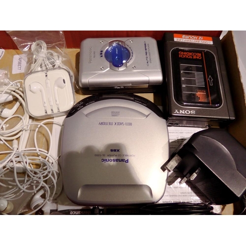 1154 - Two walkmans and a CD player. UK P&P Group 1 (£16+VAT for the first lot and £2+VAT for subsequent lo... 