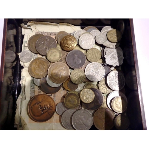 1156 - Wooden box of world coins and banknotes. UK P&P Group 1 (£16+VAT for the first lot and £2+VAT for su... 