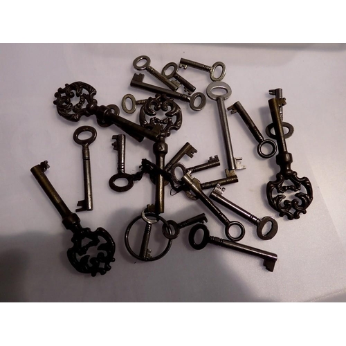 1158 - Collection of twenty three cabinet keys. UK P&P Group 1 (£16+VAT for the first lot and £2+VAT for su... 