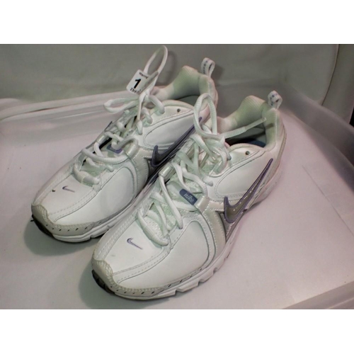 1178 - Nike size 4 Impact Zone girls trainers. UK P&P Group 1 (£16+VAT for the first lot and £2+VAT for sub... 