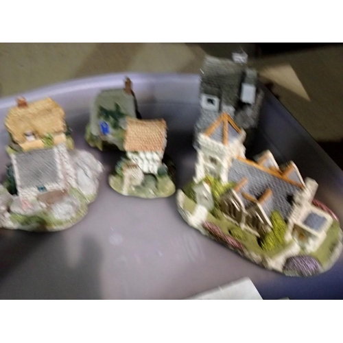 1213 - Six Lilliput Lane models. Not available for in-house P&P