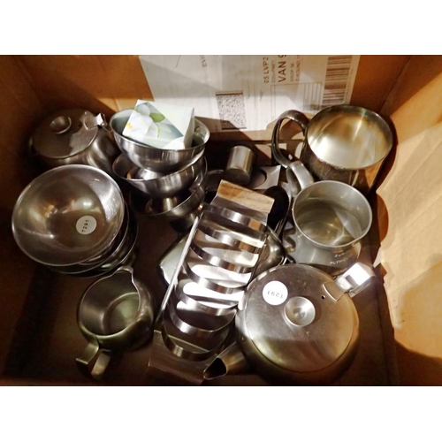 1273 - Quantity of kitchen metal ware to include jugs and a toast rack. Not available for in-house P&P