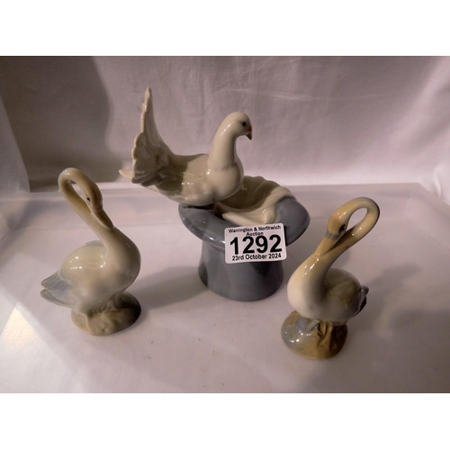 1292 - Three Valencia bird figures, Largest H: 15cm. UK P&P Group 2 (£20+VAT for the first lot and £4+VAT f... 