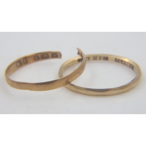 30 - Two 18ct gold bands, one cut, 2.5g. UK P&P Group 0 (£6+VAT for the first lot and £1+VAT for subseque... 