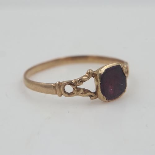 9 - Rare Georgian 18ct gold and garnet solitaire Childs ring, c1800, size F, 0.6g. UK P&P Group 0 (£6+VA... 