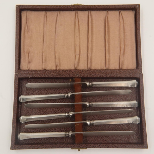 128 - Set of six silver handled knives, boxed. UK P&P Group 1 (£16+VAT for the first lot and £2+VAT for su... 