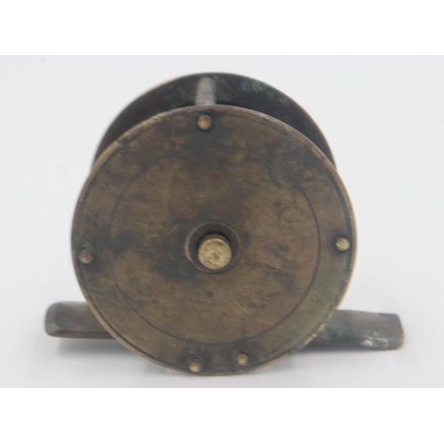 146 - Vintage brass fishing reel, un-named. UK P&P Group 1 (£16+VAT for the first lot and £2+VAT for subse... 