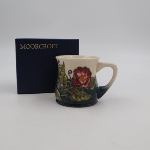 236 - Moorcroft boxed mug, dated 2000, H: 8.5cm. UK P&P Group 1 (£16+VAT for the first lot and £2+VAT for ... 