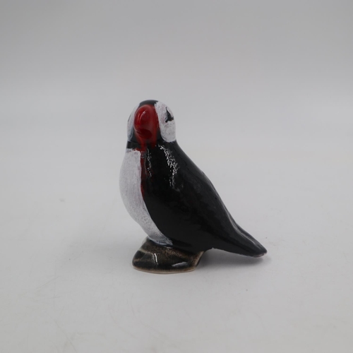 248 - Anita Harris small puffin, signed in gold, no cracks or chips. 8cm. UK P&P Group 1 (£16+VAT for the ... 