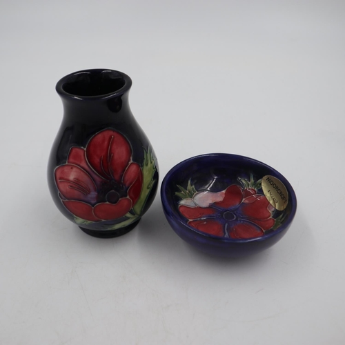 258 - Moorcroft vase in the anemone pattern, H: 9.5cm, with an Anemone pattern small footed bowl, D: 8cm. ... 