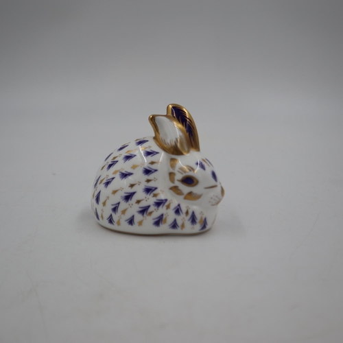 262 - Royal Crown Derby rabbit, no stopper, no cracks or chips. H: 7.5cm. UK P&P Group 1 (£16+VAT for the ... 