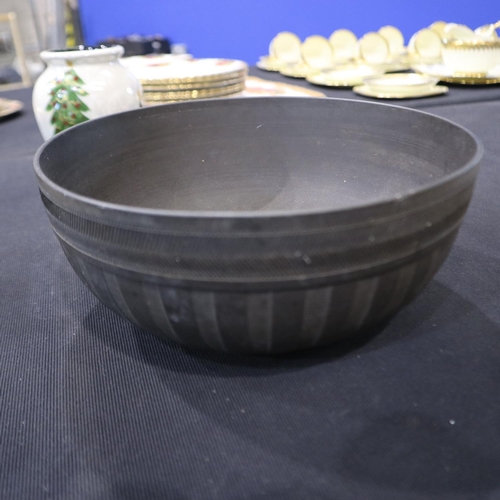 267 - Wedgwood black basalt fruit bowl, D: 24 cm. UK P&P Group 2 (£20+VAT for the first lot and £4+VAT for... 