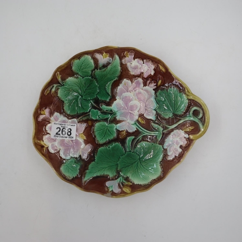 268 - English 19th century majolica geranium pattern footed plate. UK P&P Group 2 (£20+VAT for the first l... 