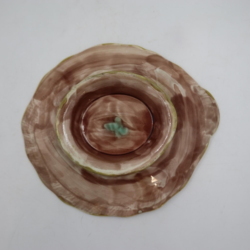 268 - English 19th century majolica geranium pattern footed plate. UK P&P Group 2 (£20+VAT for the first l... 