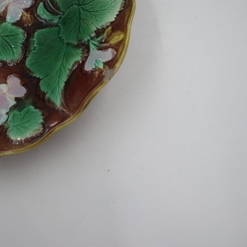 268 - English 19th century majolica geranium pattern footed plate. UK P&P Group 2 (£20+VAT for the first l... 