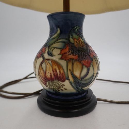 272 - Moorcroft table lamp in the Anna Lily pattern with original Moorcroft silk shade, overall H: 44 cm. ... 